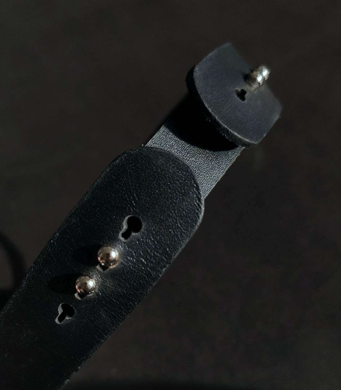 Nahaufnahme von Steckverschluss über Stopper von Pearl Collar
