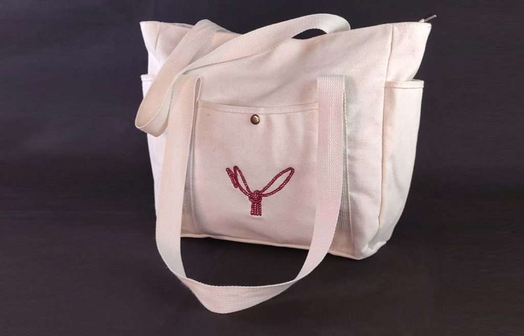 bag_ropebunny_detail beige Tasche mit aufgesticktem Ropebunny Motiv