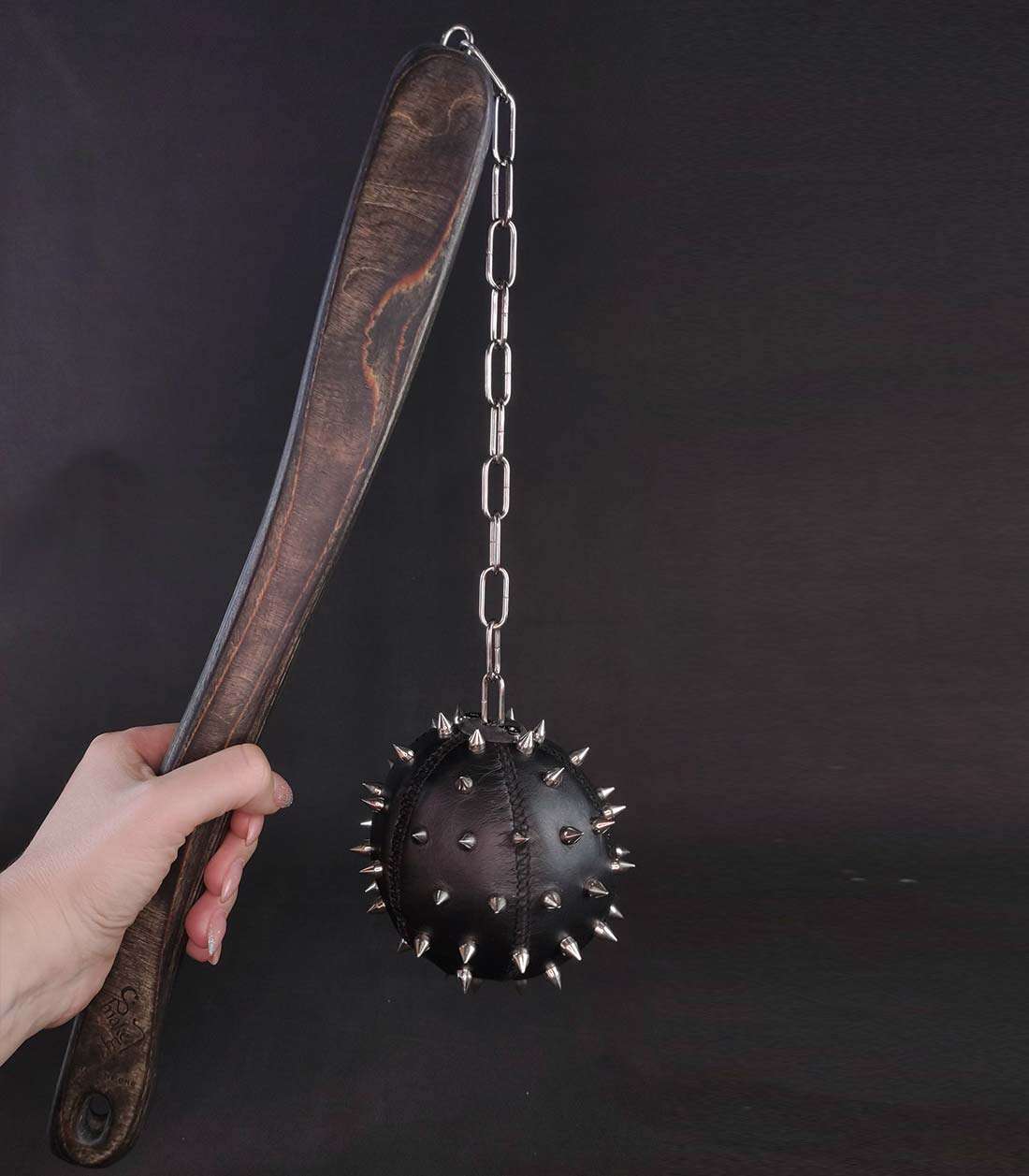 Morningstar Flail mit silbernen Nieten